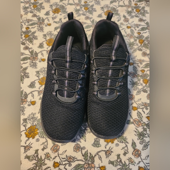 Athletic works black sneakers - Picture 4 of 7